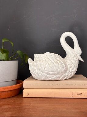 Vintage White Ceramic Swan Planter - Elegant Home Art Accent